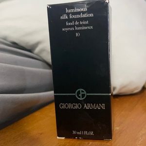 100% brand new!! Luminous silk foundation in #10